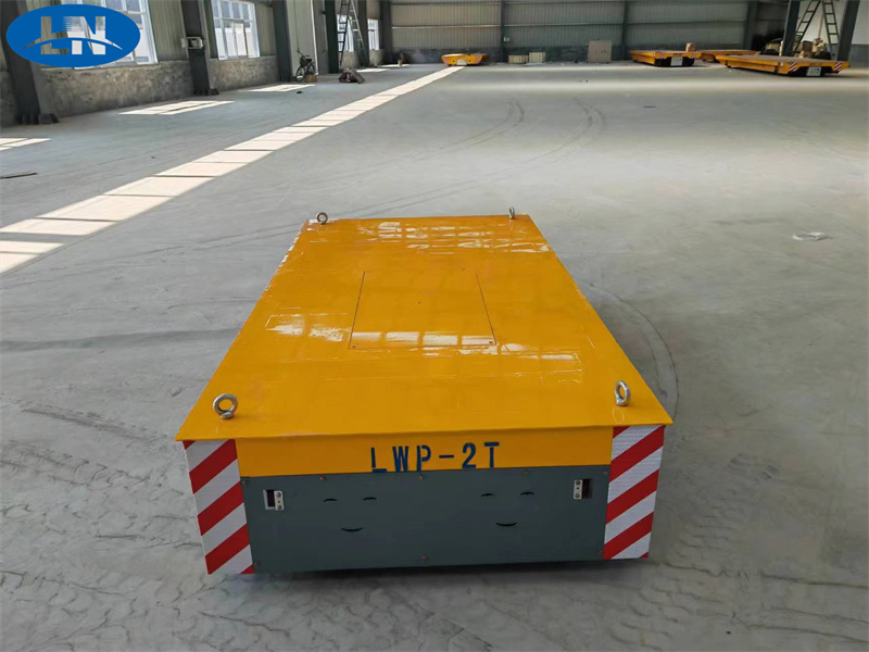 Carro di trasferimento senza traccia motorizzato