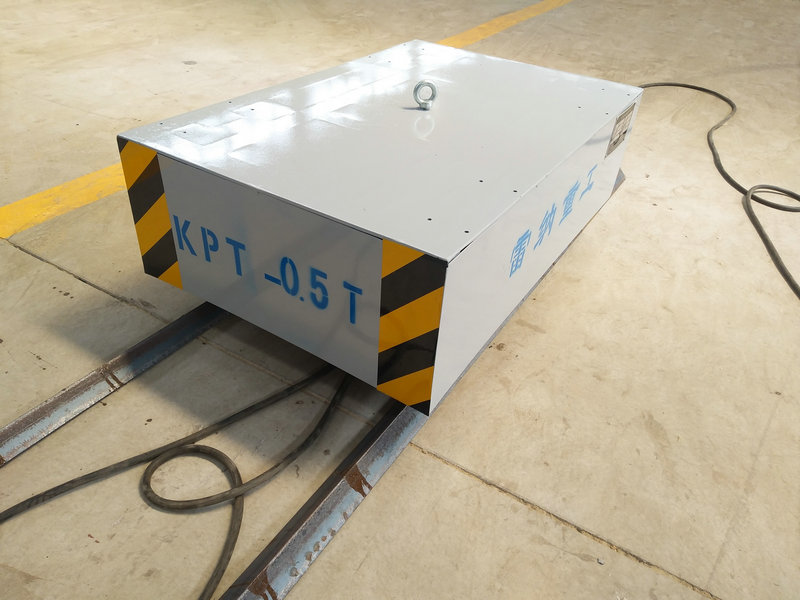 Carico del carrello ferroviario con cavo