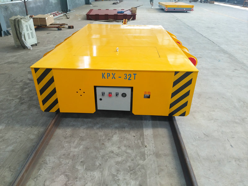 Trolley da 32 tonnellate collegato al trattore