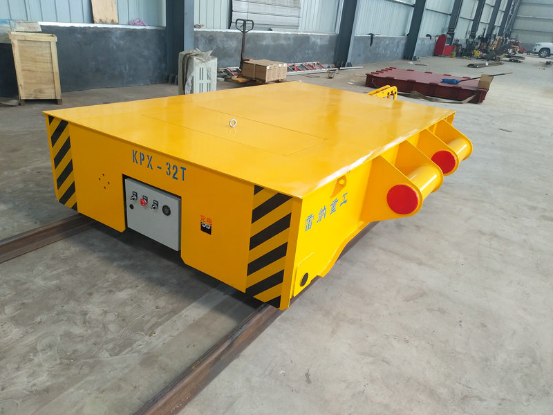 Trolley da 32 tonnellate collegato al trattore