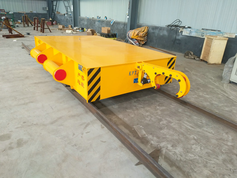 Trolley da 32 tonnellate collegato al trattore